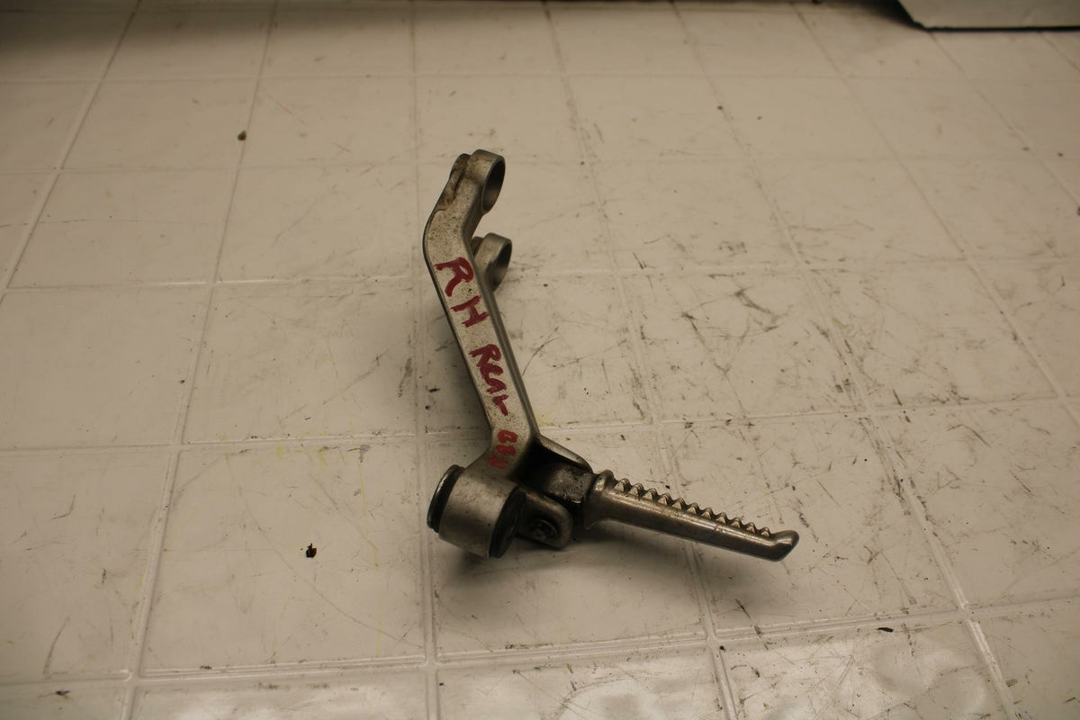 01-06 HONDA CBR600F4I RIGHT REAR BACK PASSENGER PEG BB314b