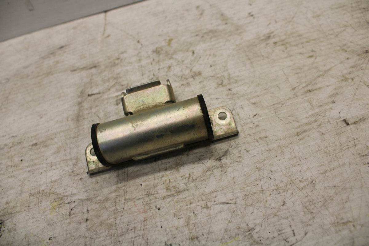 09 YAMAHA FZ6 GAS TANK FUEL CELL PETROL RESERVOIR BRACKET MOUNT BB295