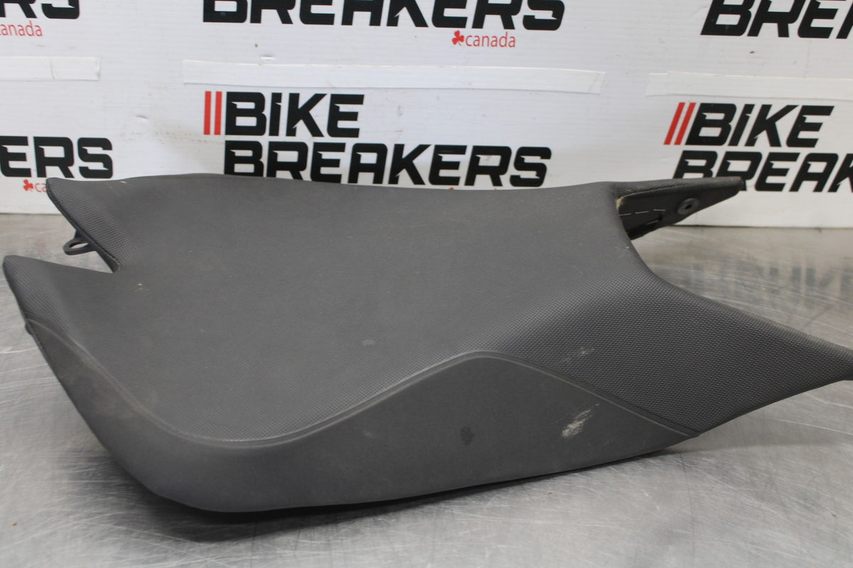 24 APRILIA TUONO V4 1100 FACTORY ABS FRONT DRIVERS SEAT PAD SADDLE PILLION BB887