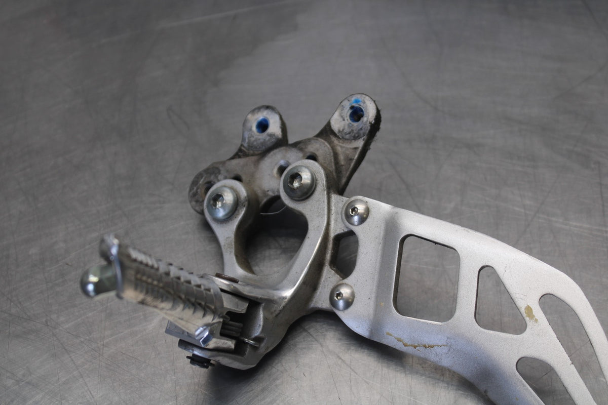 11-26 SUZUKI GSXR750 LEFT REARSET REAR SET DRIVER FOOT PEG REST STOP BB900