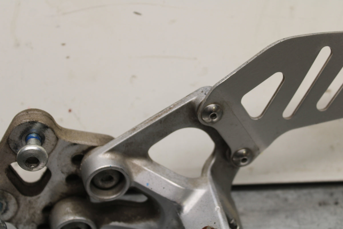 08-10 SUZUKI GSXR 600 LEFT REARSET REAR SET DRIVER FOOT PEG REST STOP BB753