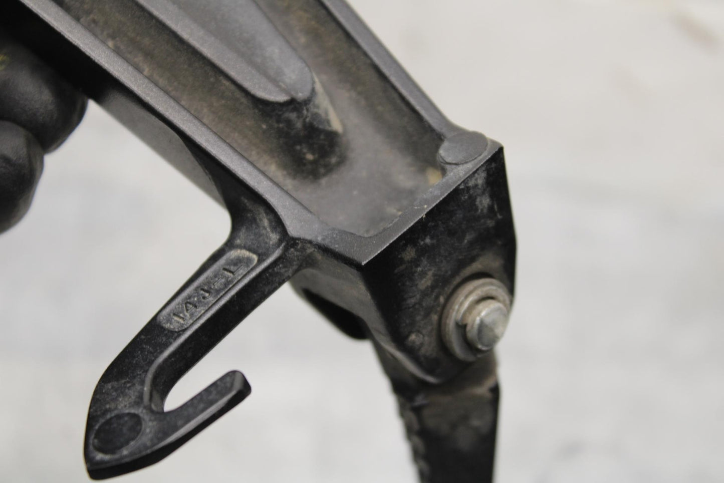 2015 Suzuki GSXR750 LEFT REAR BACK PASSENGER PEG BB595