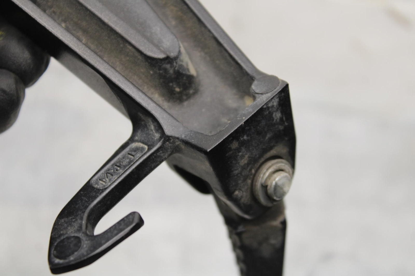 2015 Suzuki GSXR750 LEFT REAR BACK PASSENGER PEG BB595