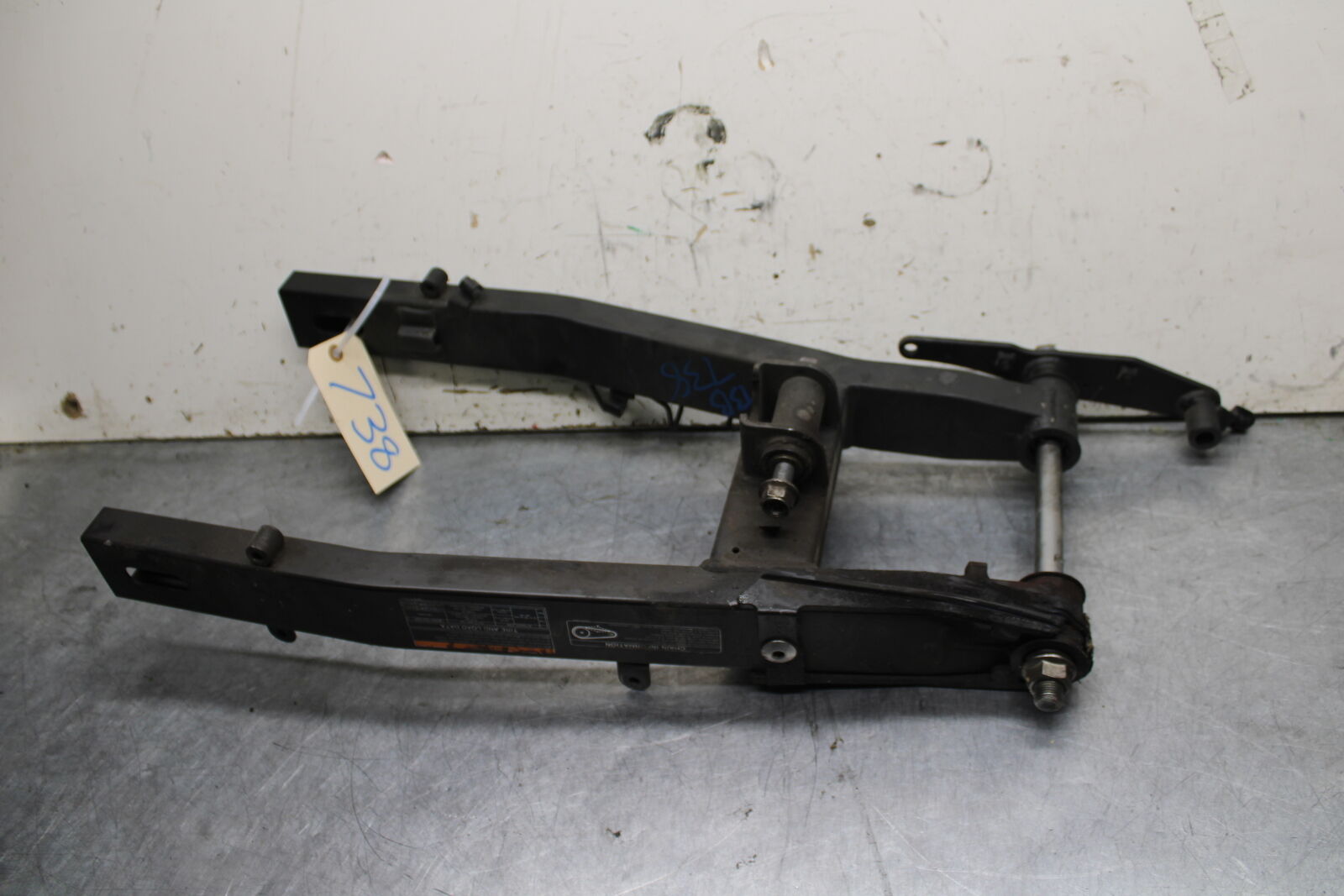 19-22 KAWASAKI Z400 REAR SWINGARM BACK SUSPENSION SWING ARM BB738