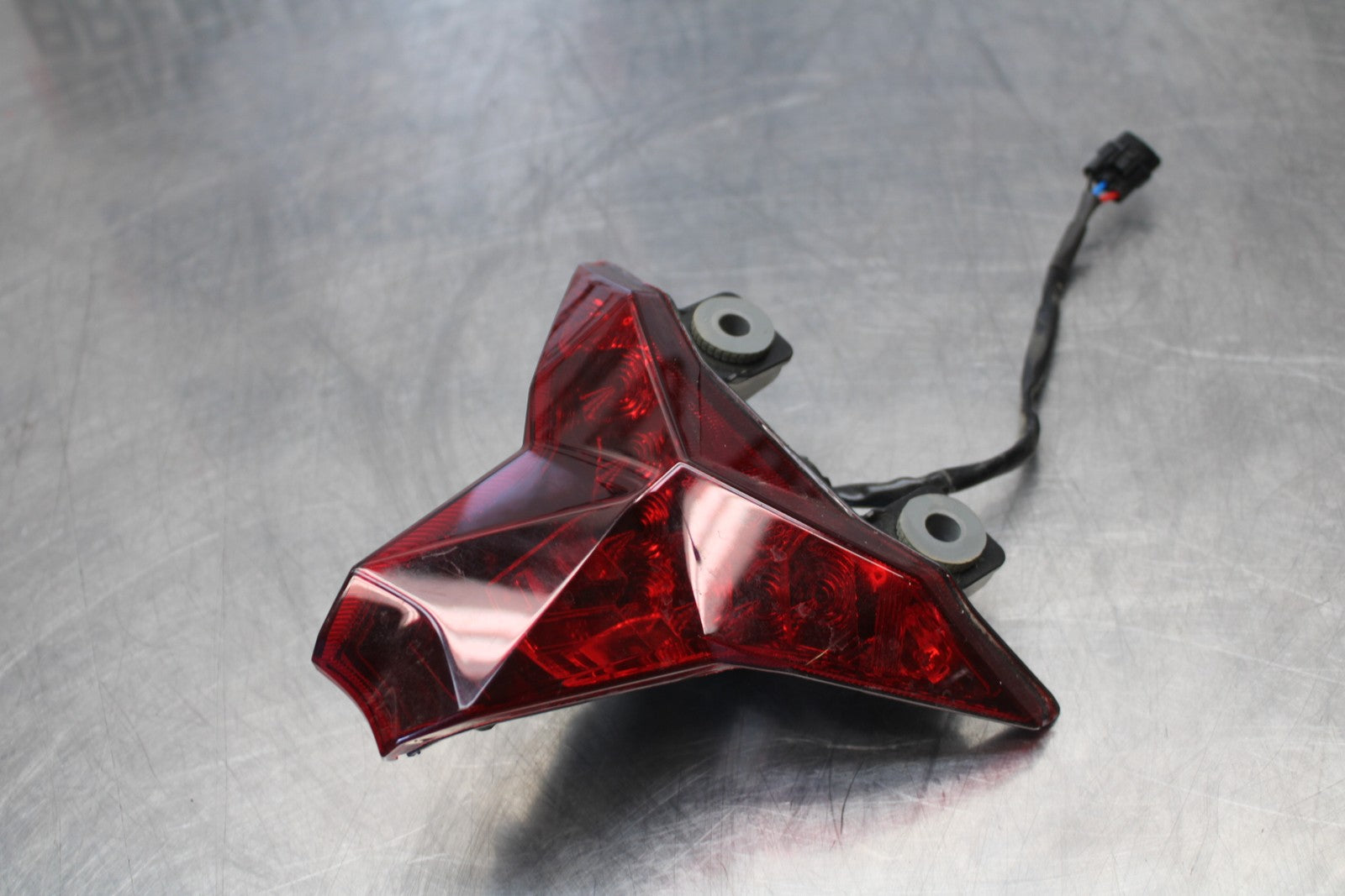 18-23 KAWASAKI NINJA 400 EX400 ABS REAR TAIL TAILLIGHT BACK BRAKE LIGHT BB177