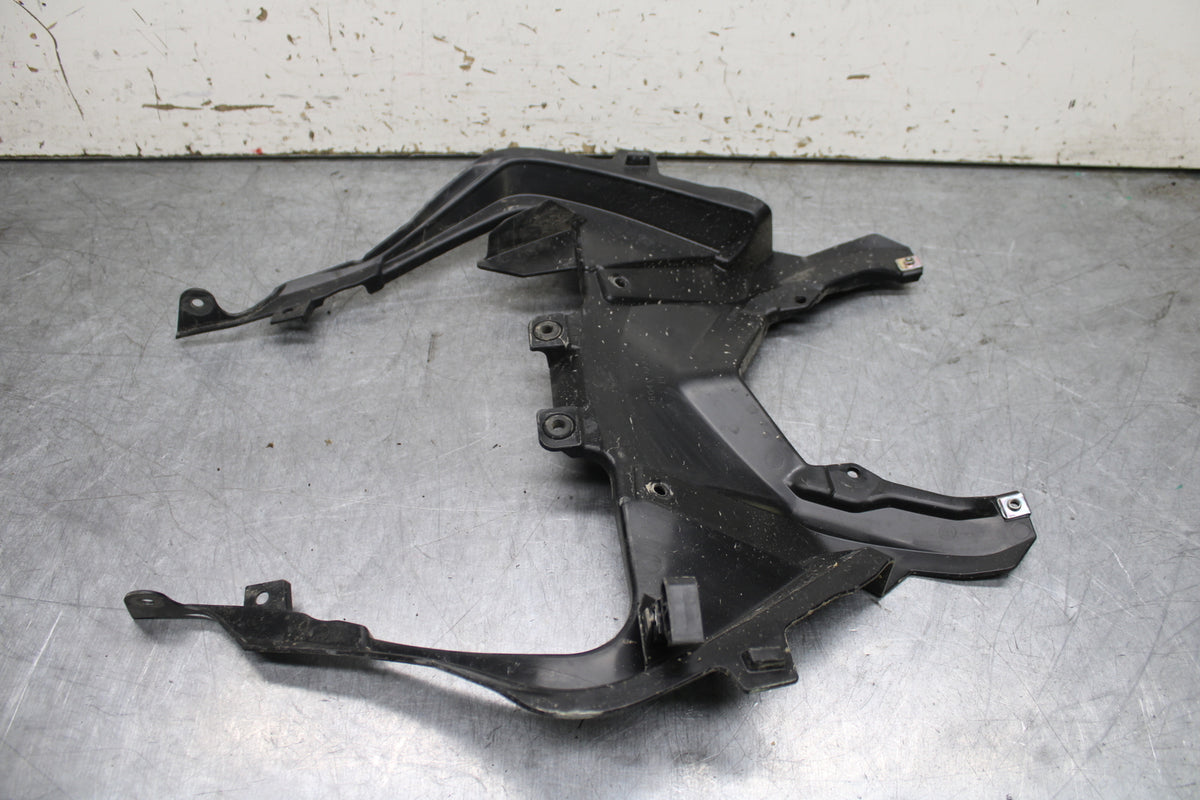 24-25 KAWASAKI NINJA ZX6R CENTER REAR BACK TAIL FAIRING COWL BB726
