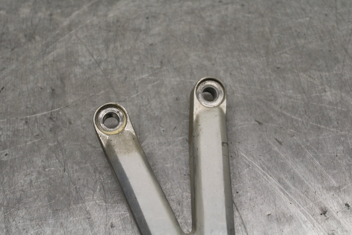 08-16 YAMAHA YZF R6 REAR BACK PASSENGER PEG SET PAIR BB131