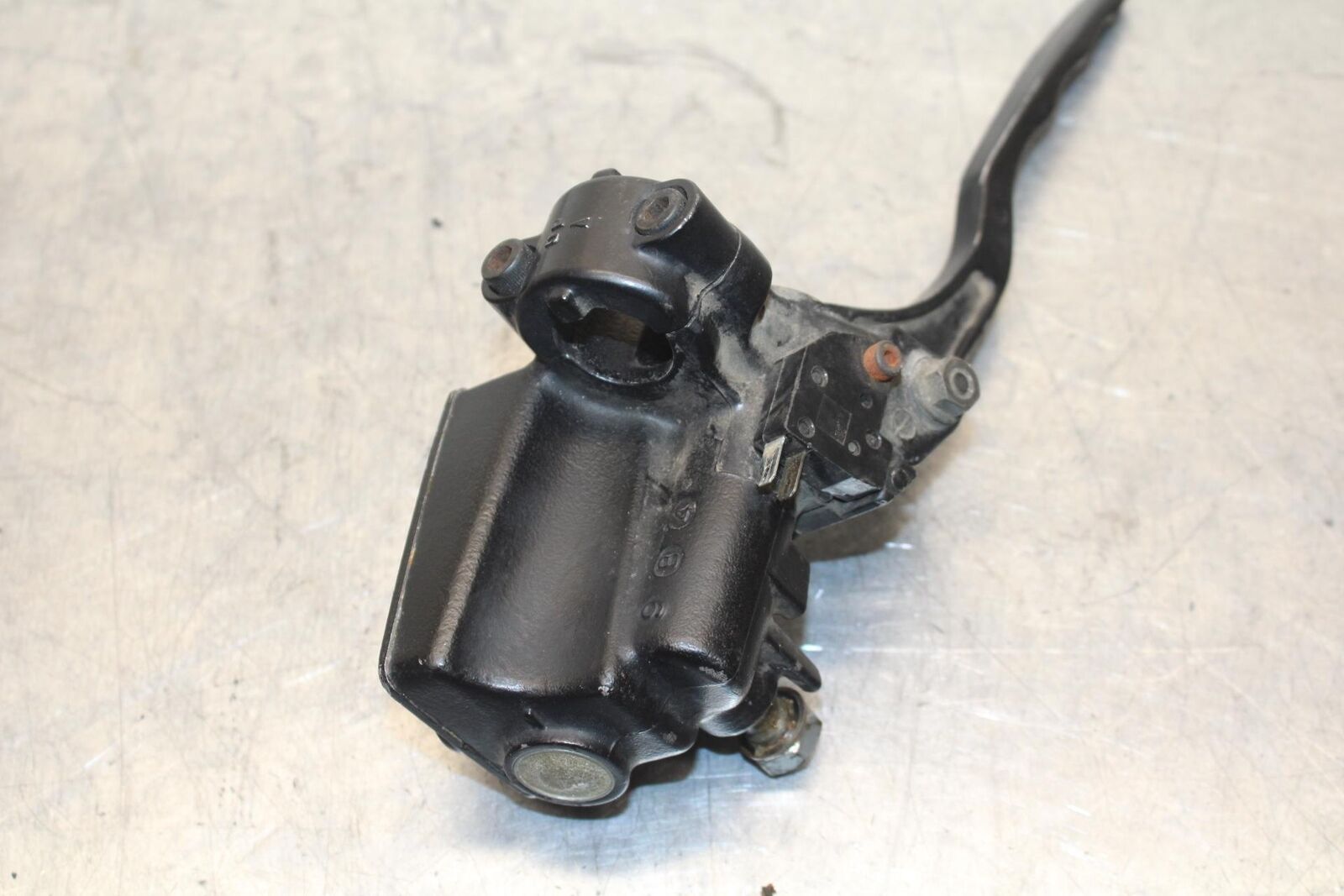 1985 Kawasaki Ninja 900R ZX900A FRONT BRAKE MASTER CYLINDER w/ LEVER BB84