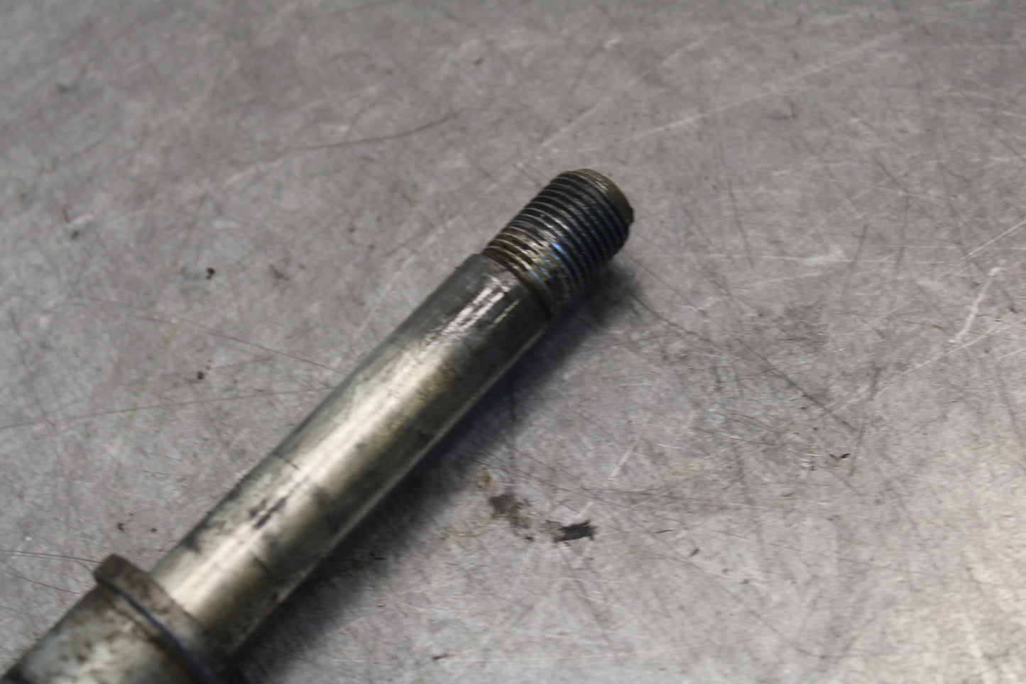 09-15 YAMAHA FZ6R FRONT WHEEL RIM AXLE PIVOT BOLT 20S-25181-00-00 BB686