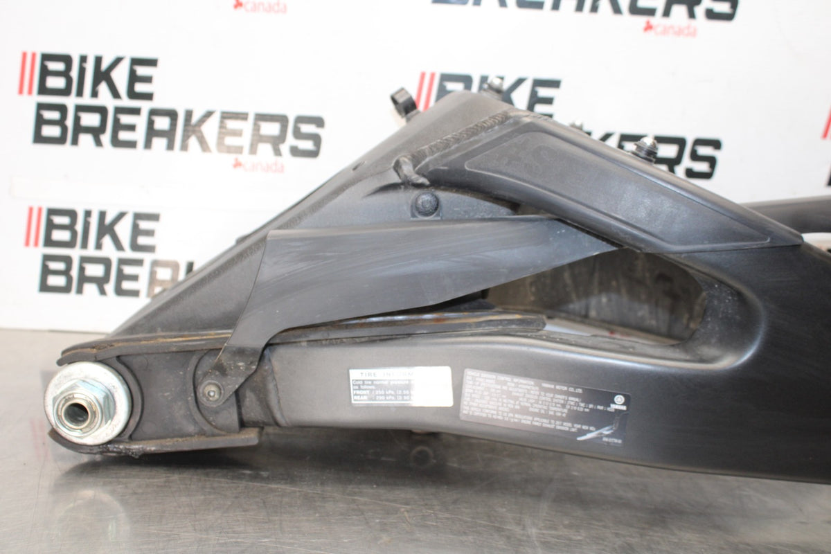 17 YAMAHA YZF R6 REAR SWINGARM BACK SUSPENSION SWING ARM BB922