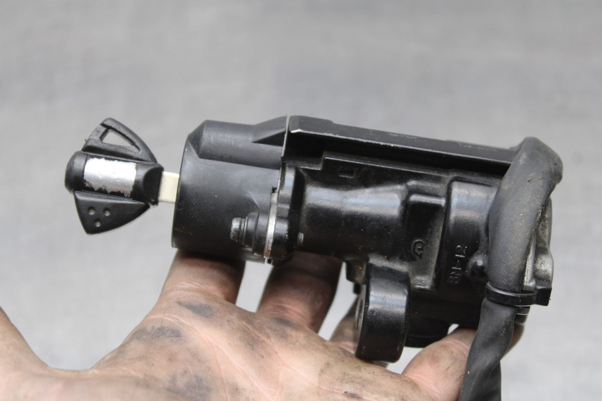 08-10 SUZUKI GSXR 600 IGNITION LOCK W KEY BB202