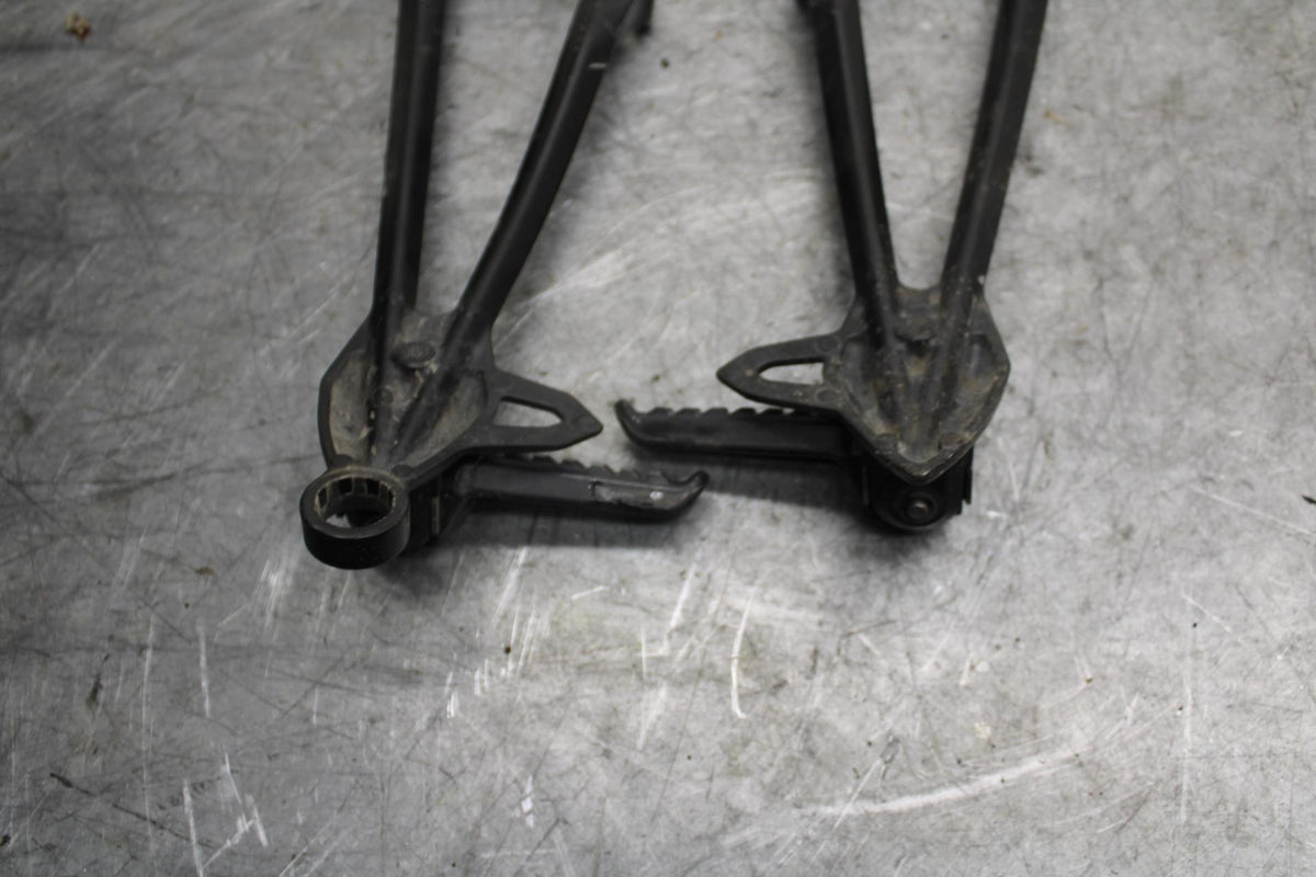 2009 Kawasaki Ninja ZX6R ZX600R REAR BACK PASSENGER PEG SET PAIR BB538