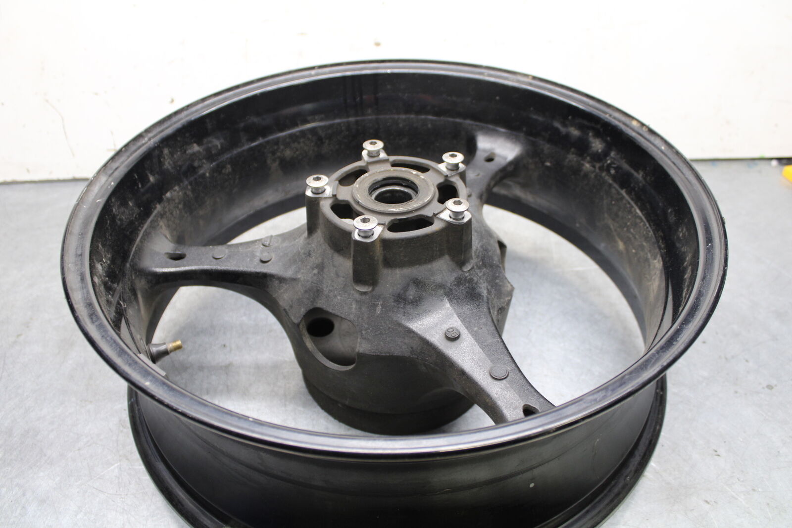 06-07 SUZUKI GSXR750 REAR WHEEL BACK RIM BB670