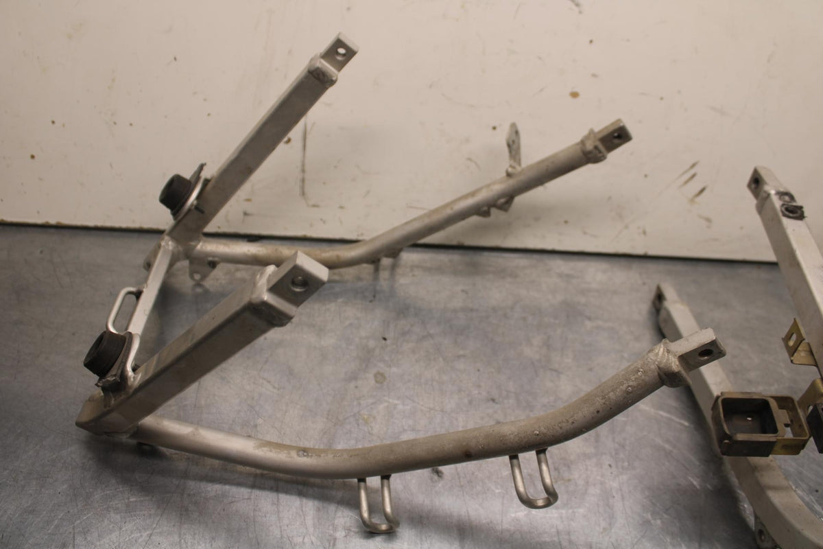 1999 Suzuki GSXR600 REAR SUBFRAME BACK SUB FRAME 41200-33E20 43980-33E20 BB608