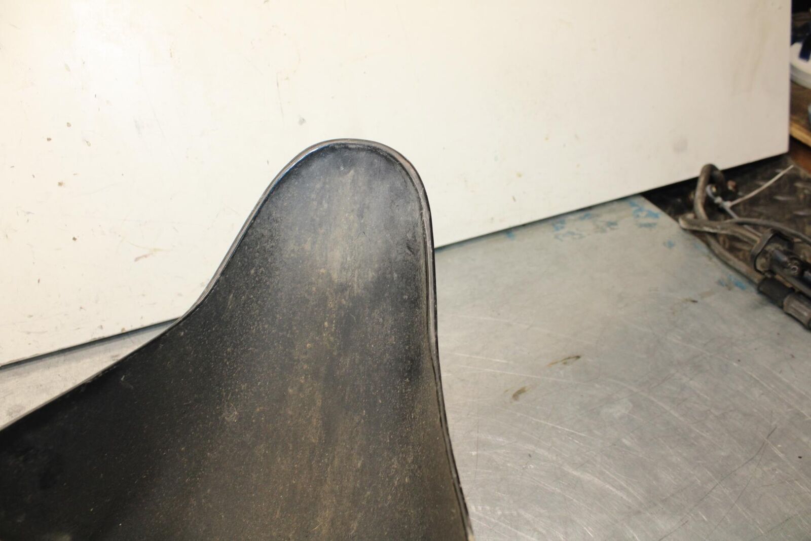 04-09 SUZUKI GS 500 FH GS500F BLACK FRONT PLASTIC FRONT WHEEL FENDER COWL BB97