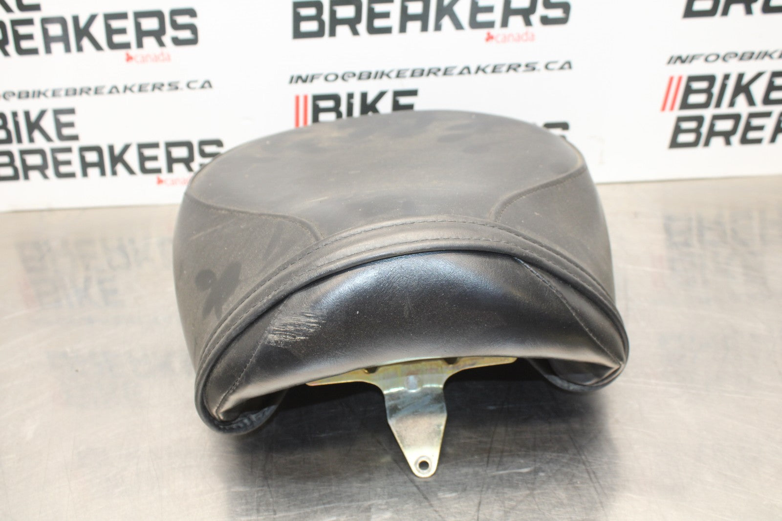03-08 KAWASAKI VULCAN 1600 REAR BACK PASSENGER SEAT BB196