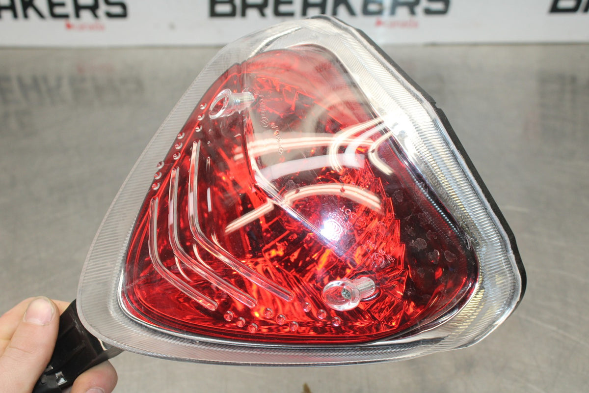 15 SUZUKI GW250F REAR TAIL TAILLIGHT BACK BRAKE LIGHT BB789
