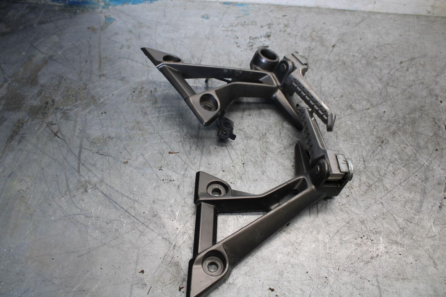 13-17 KAWASAKI NINJA 300 REAR BACK PASSENGER PEG SET PAIR BB429