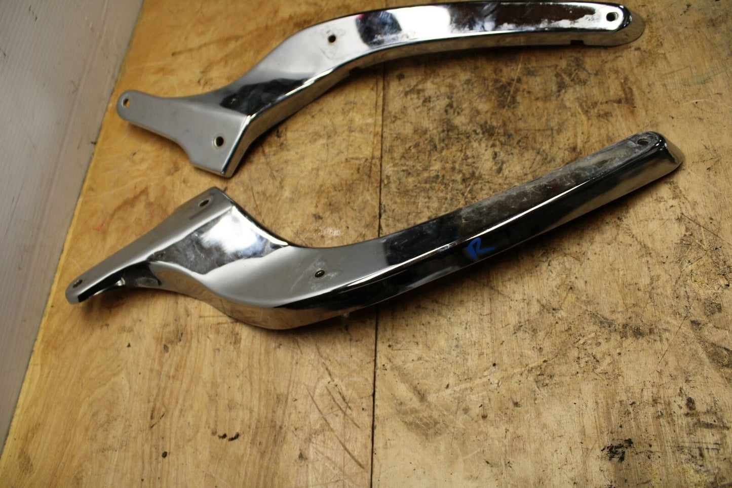 05-09 SUZUKI BOULEVARD C90 REAR PASSENGER FENDER GRAB RAILSET BB332