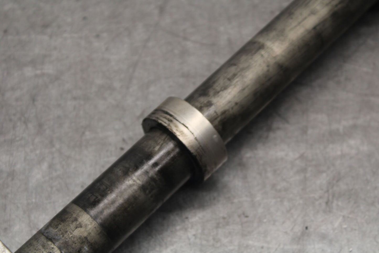 05-06 SUZUKI GSXR1000 REAR AXLE BACK WHEEL RIM PIVOT BOLT AXEL 64711-33E30 BB677