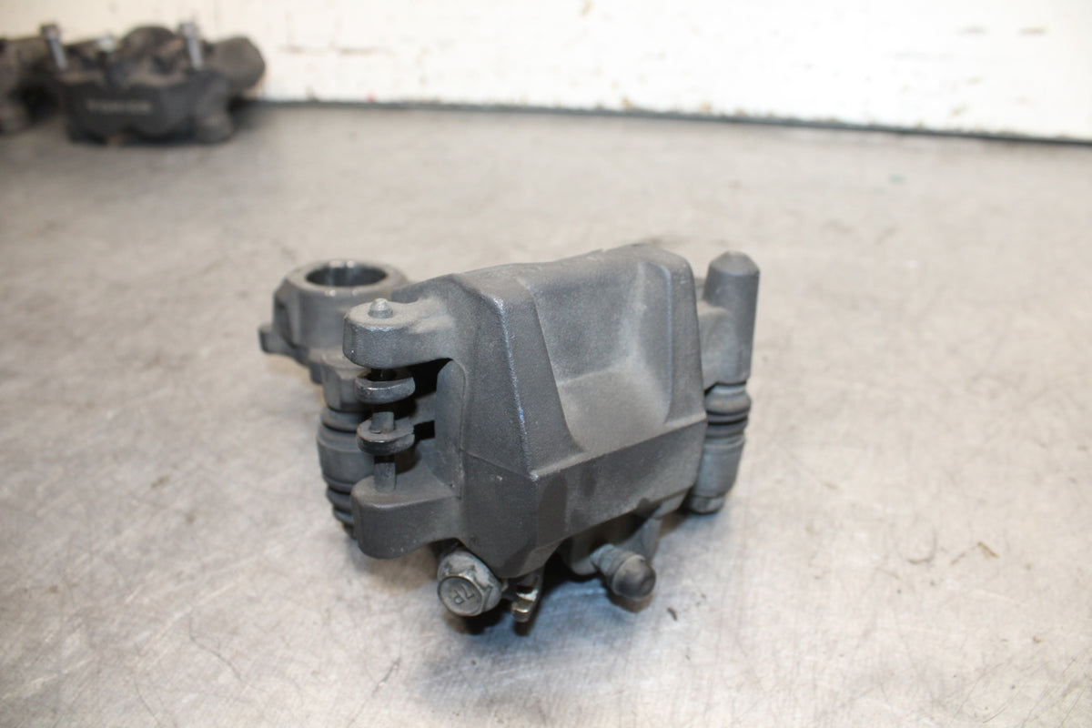 08-09 SUZUKI GSXR600 REAR BACK BRAKE CALIPER W MOUNT BRACKET BB728
