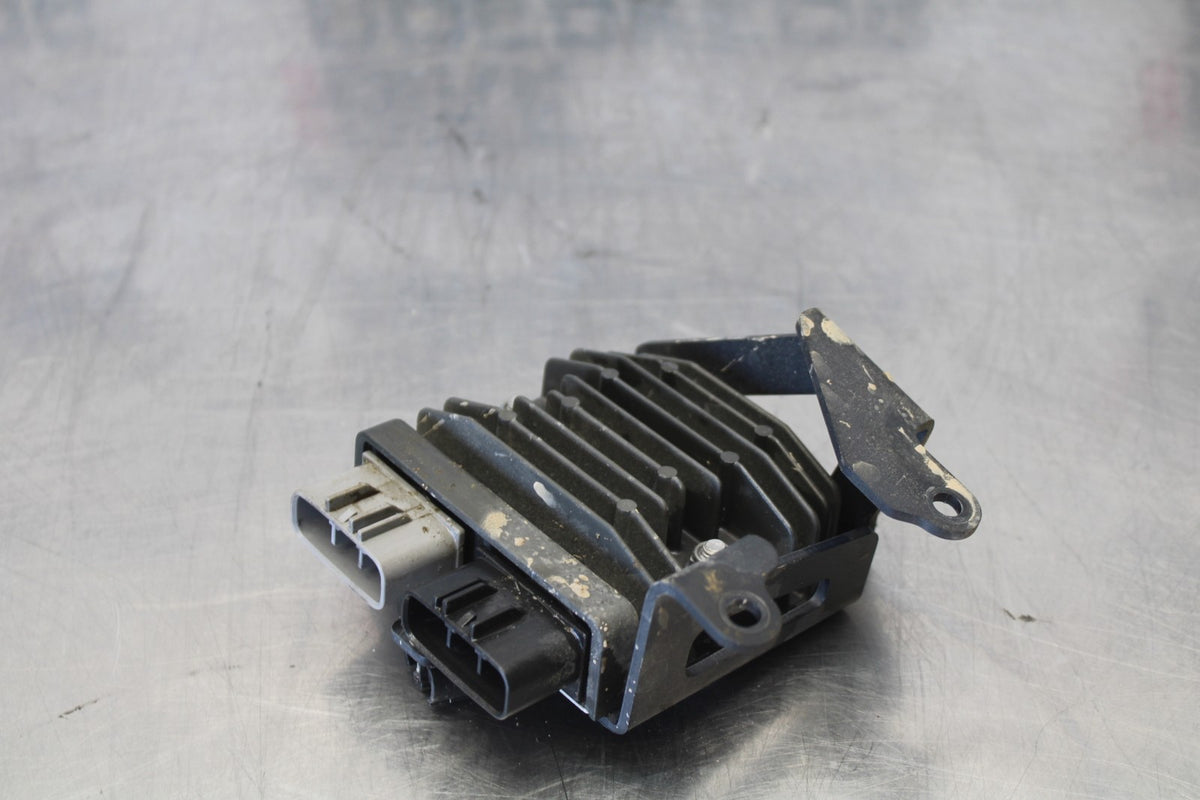 20 TRIUMPH STREET TRIPLE 765 RECTIFIER VOLTAGE REGULATOR BB864