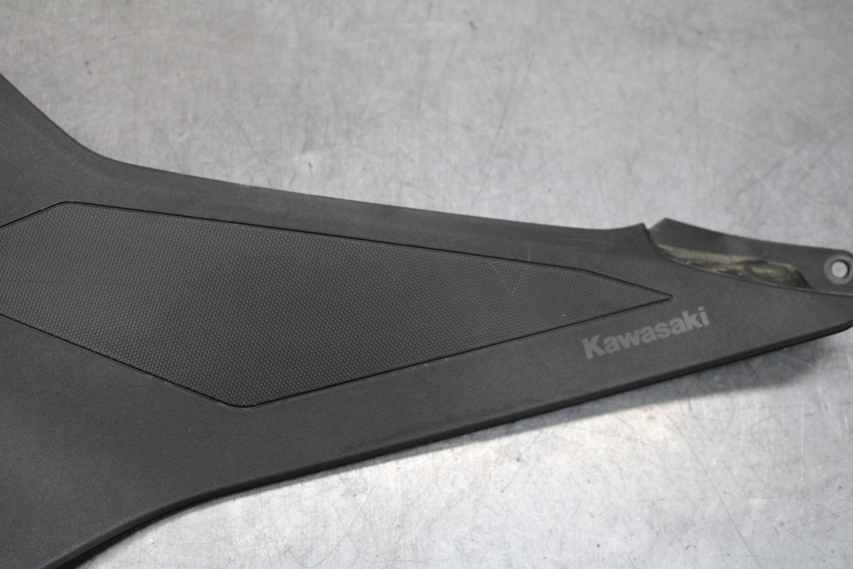 24 KAWASAKI NINJA 500 ABS LEFT GAS TANK FUEL CELL PANEL COVER TRIM COWL  BB730