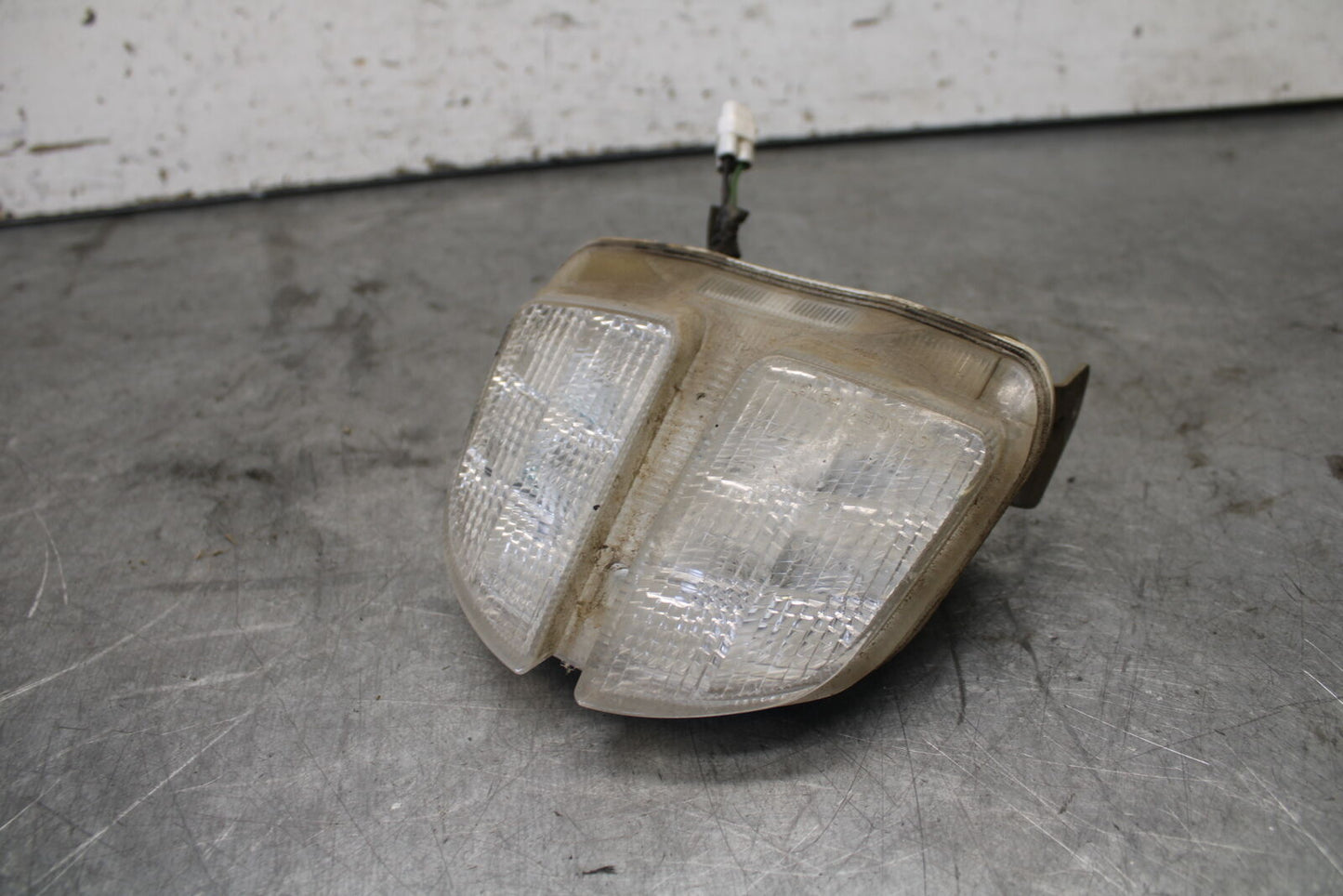 06-07 SUZUKI GSXR 600 REAR TAIL TAILLIGHT BACK BRAKE LIGHT BB694