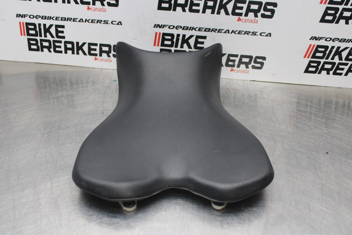 13 YAMAHA YZF R1 FRONT DRIVERS SEAT PAD SADDLE PILLION BB781