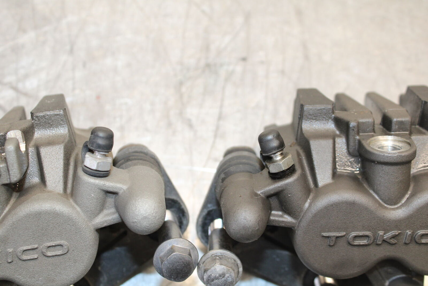 12-17 KAWASAKI ER-6N Z650 RIGHT LEFT FRONT BRAKE CALIPER SET PAIR CALIPERS BB709