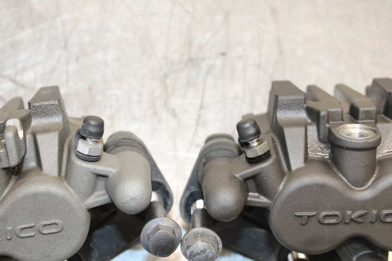 12-17 KAWASAKI ER-6N Z650 RIGHT LEFT FRONT BRAKE CALIPER SET PAIR CALIPERS BB709