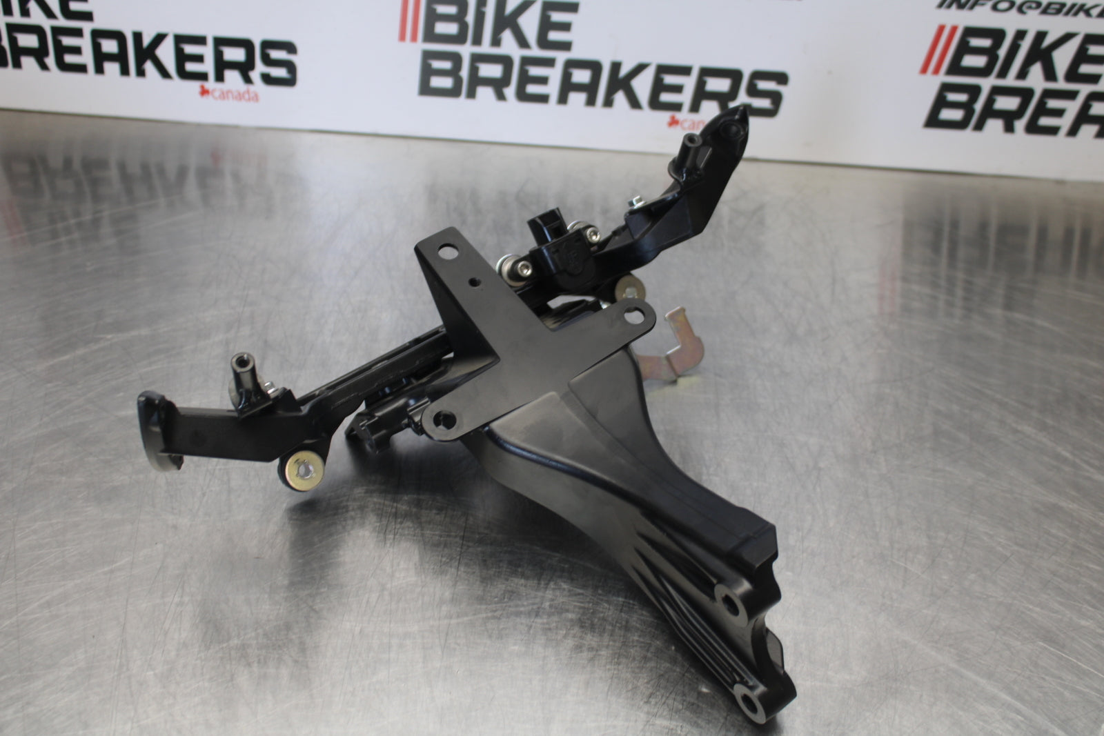 23-24 KAWASAKI NINJA ZX14R NEW!! UPPER FAIRING MIRROR GAUGES STAY BRACKET BB169