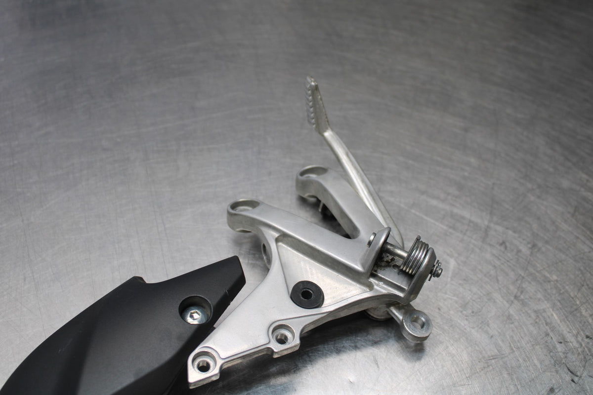 13-24 HONDA CBR600RR RIGHT REARSET REAR SET DRIVER FOOT PEG REST STOP BB772