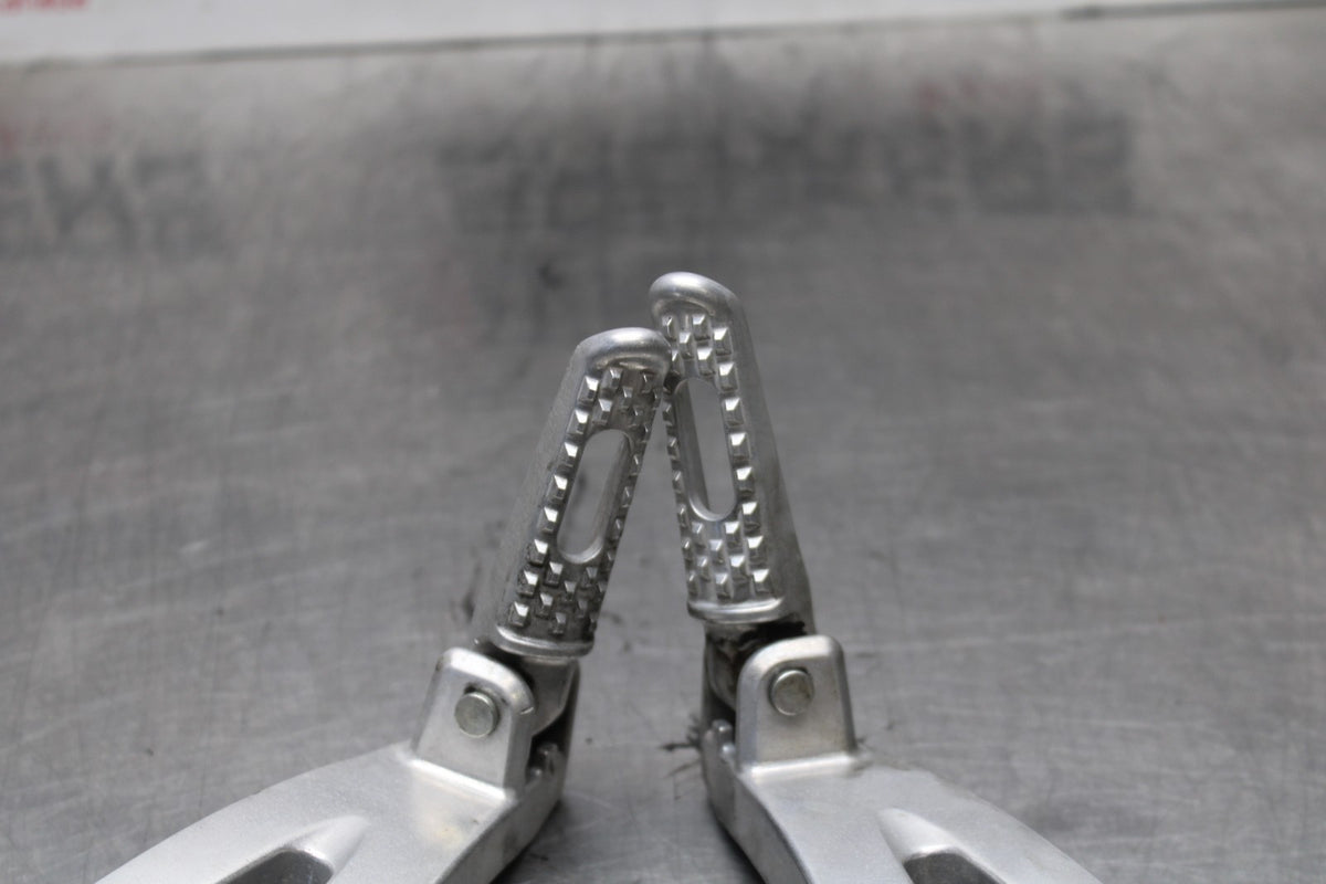 13-24 HONDA CBR600RR REAR BACK PASSENGER PEG SET PAIR BB772