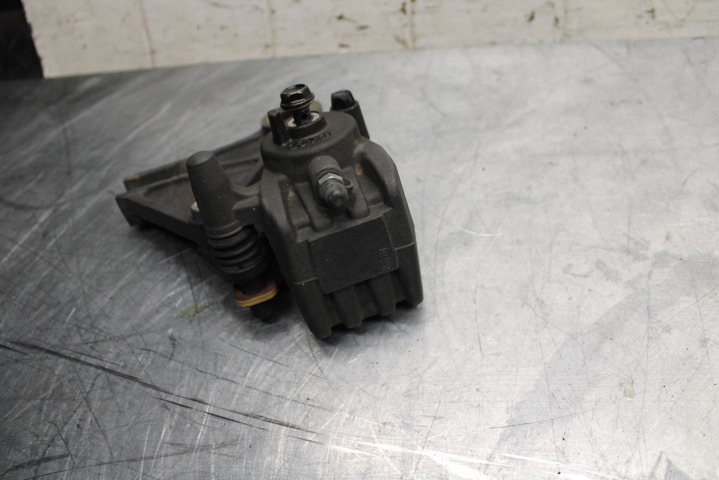 11 KAWASAKI NINJA 650 ER EX 650 REAR BACK BRAKE CALIPER W MOUNT BRACKET BB503