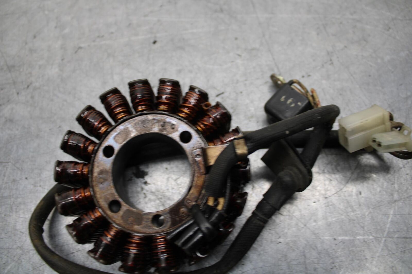 89-90 YAMAHA FZR600 STATOR GENERATOR ALTERNATOR MAGNETO 3HE-81410-01-00 BB76