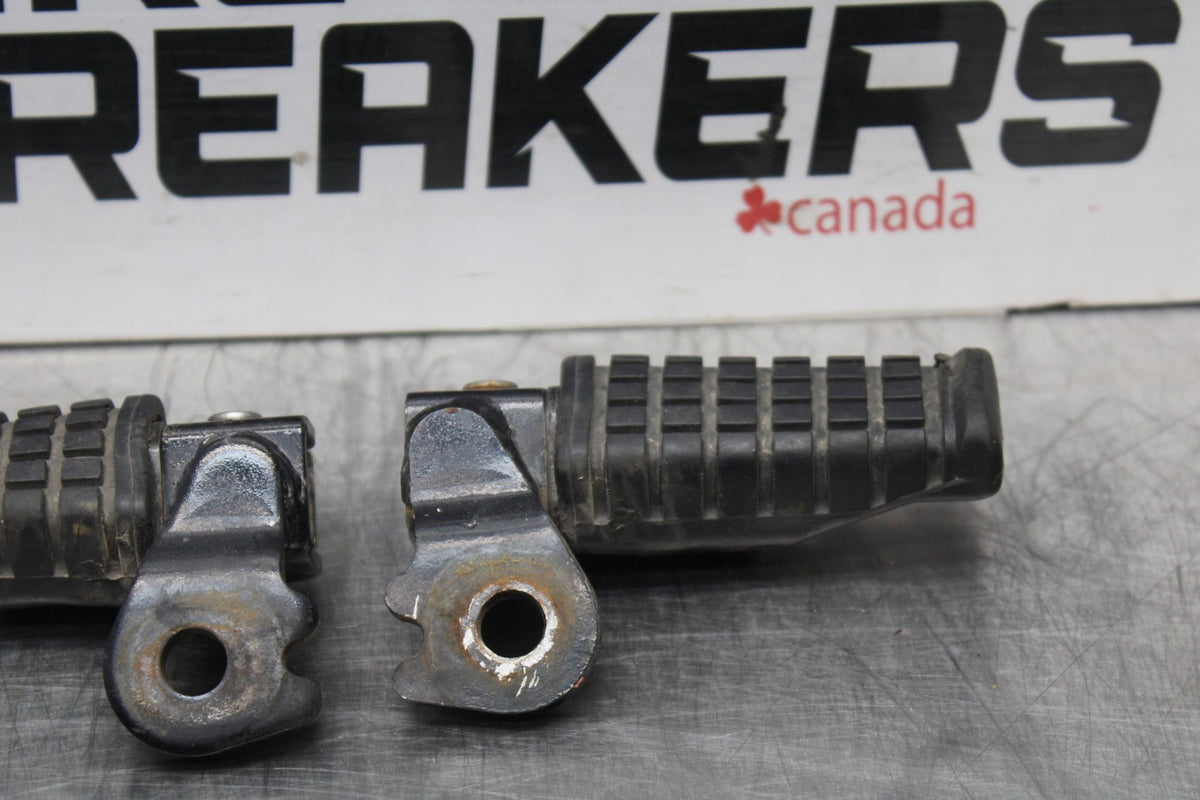 96 KAWASAKI NINJA 500 EX500A REAR BACK PASSENGER PEG SET PAIR BB768