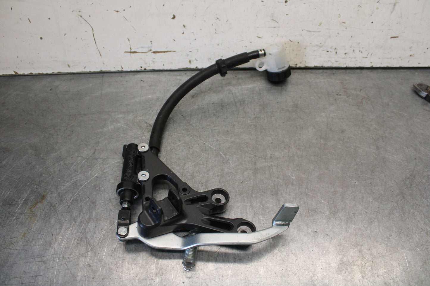 22-23 YAMAHA YZF R7 RIGHT REARSET REAR SET DRIVER FOOT PEG REST STOP BB583