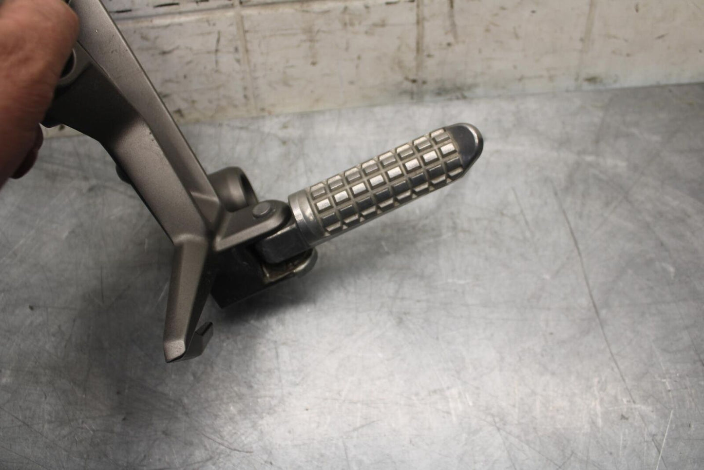 2015 Kawasaki Ninja 300  ABS RIGHT REAR BACK PASSENGER PEG 35063-1000 BB518