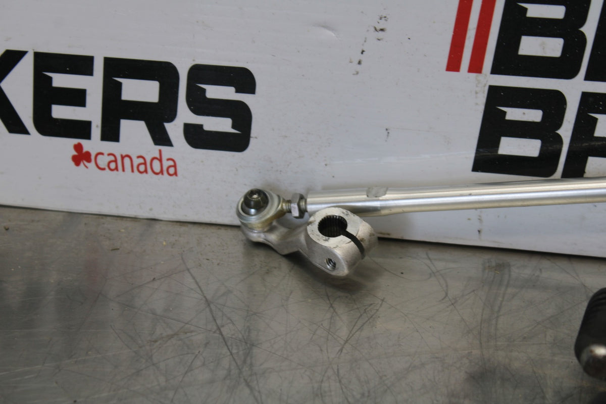 08-09 YAMAHA YZF R6S LEFT REARSET REAR SET DRIVER FOOT PEG REST STOP BB690
