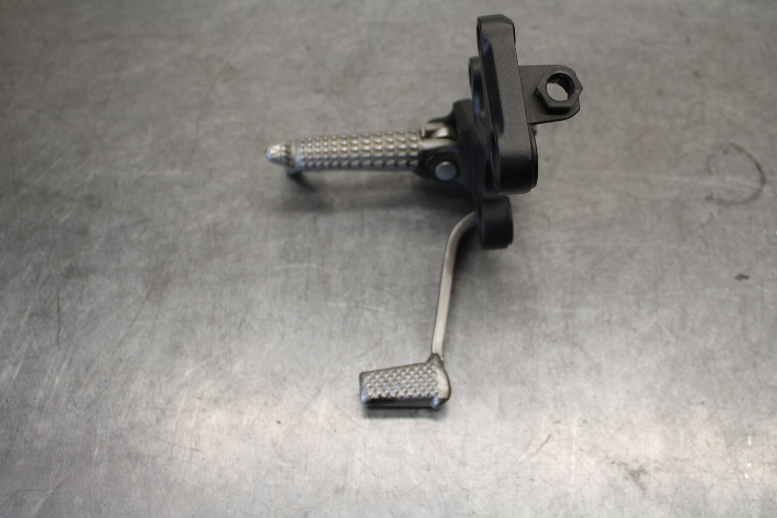 18-23 KAWASAKI NINJA 400 RIGHT REARSET REAR SET DRIVER FOOT PEG REST STOP BB679