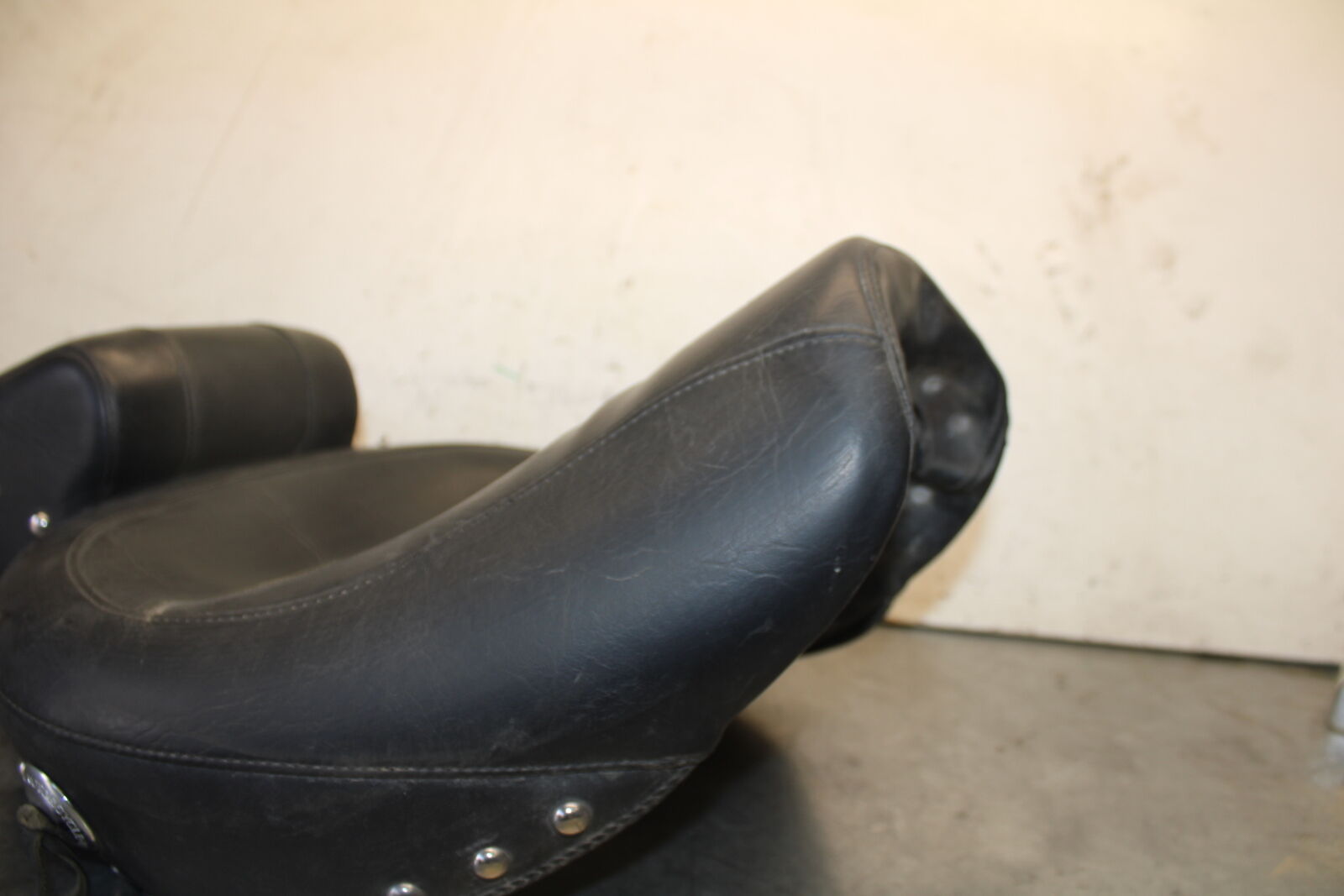 87-03 SUZUKI INTRUDER 1400 VS1400GLP FRONT DRIVERS SEAT BB702