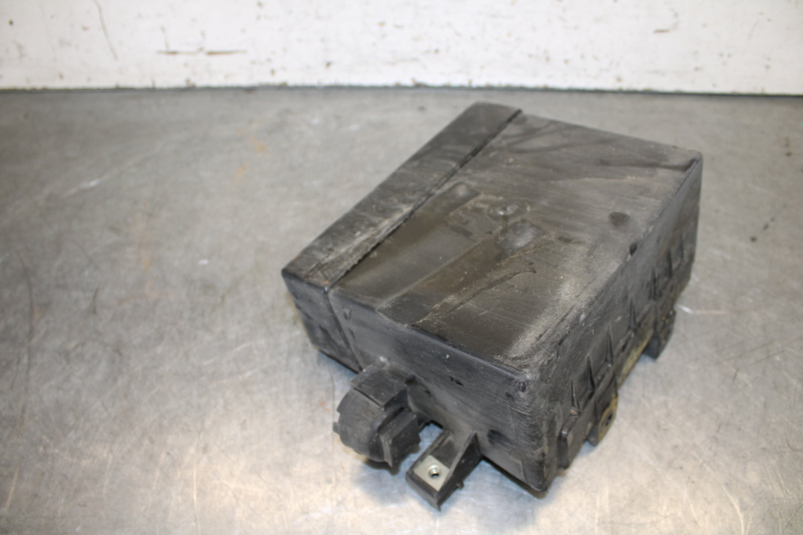93-00 HONDA GOLDWING 1500 GL1500SE BATTERY TRAY BOX HOLDER BB700