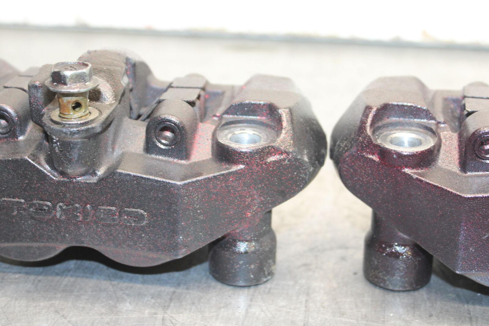 05-06 SUZUKI GSXR1000 RIGHT LEFT FRONT BRAKE CALIPER SET PAIR CALIPERS BB113