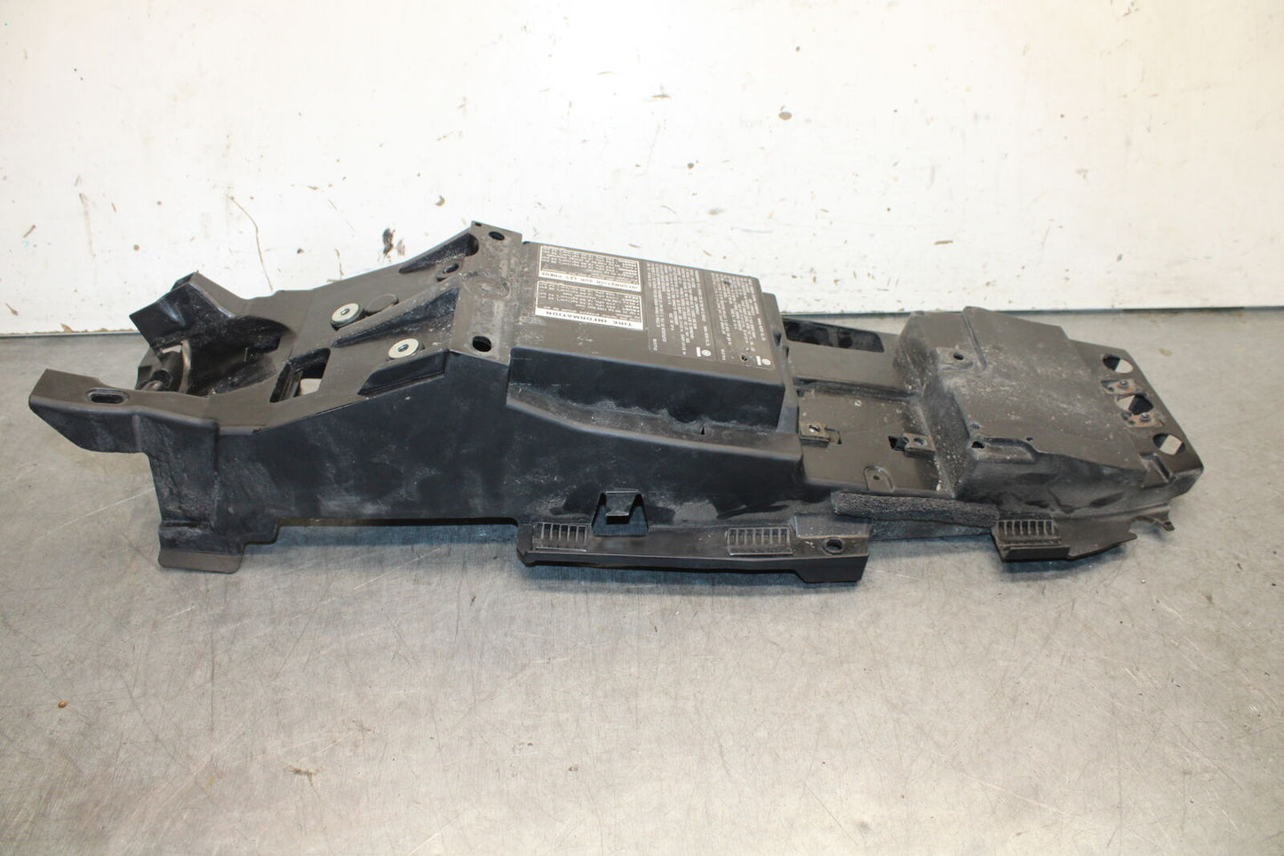 16-21 YAMAHA XSR900 REAR BACK TAIL UNDERTAIL BATTERY TRAY PLASTIC BB664