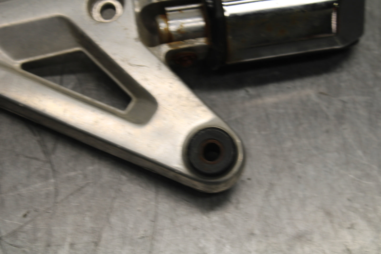 82-83 HONDA V45 MAGNA REAR PASSENGER FOOT STEP PEG BB107