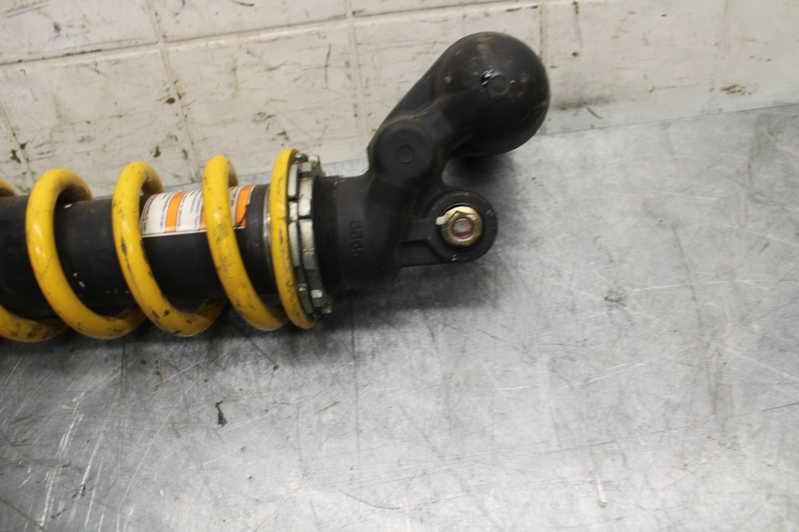 2004 Suzuki GSXR600 REAR BACK SHOCK ABSORBER SUSPENSION 62100-29G00-163 BB329