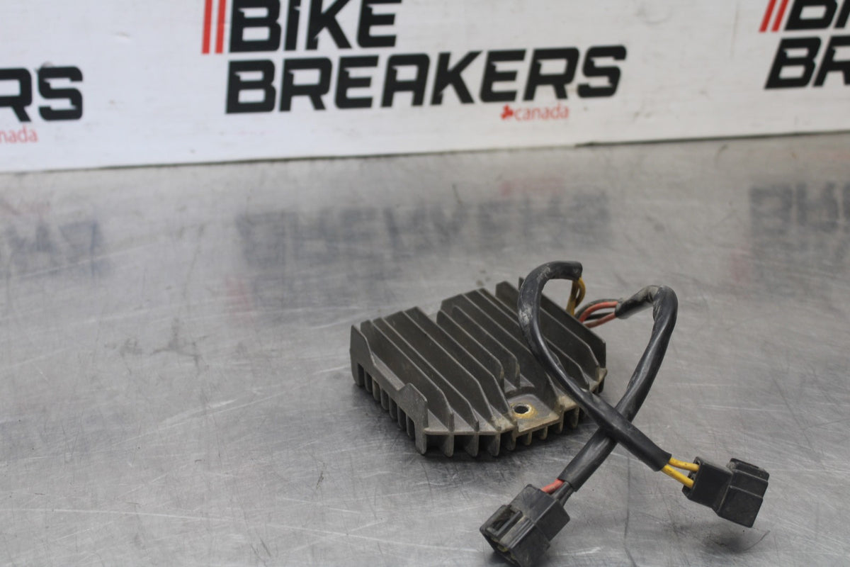 05-08 TRIUMPH SPEED TRIPLE 1050 RECTIFIER VOLTAGE REGULATOR BB933