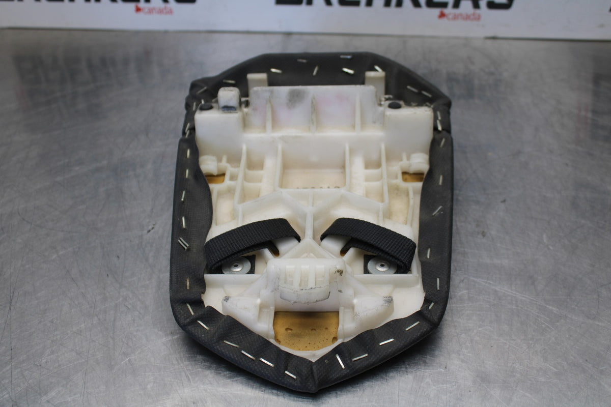 04-06 YAMAHA YZF R1 REAR BACK PASSENGER TANDEM SEAT PAD SADDLE PILLION BB160