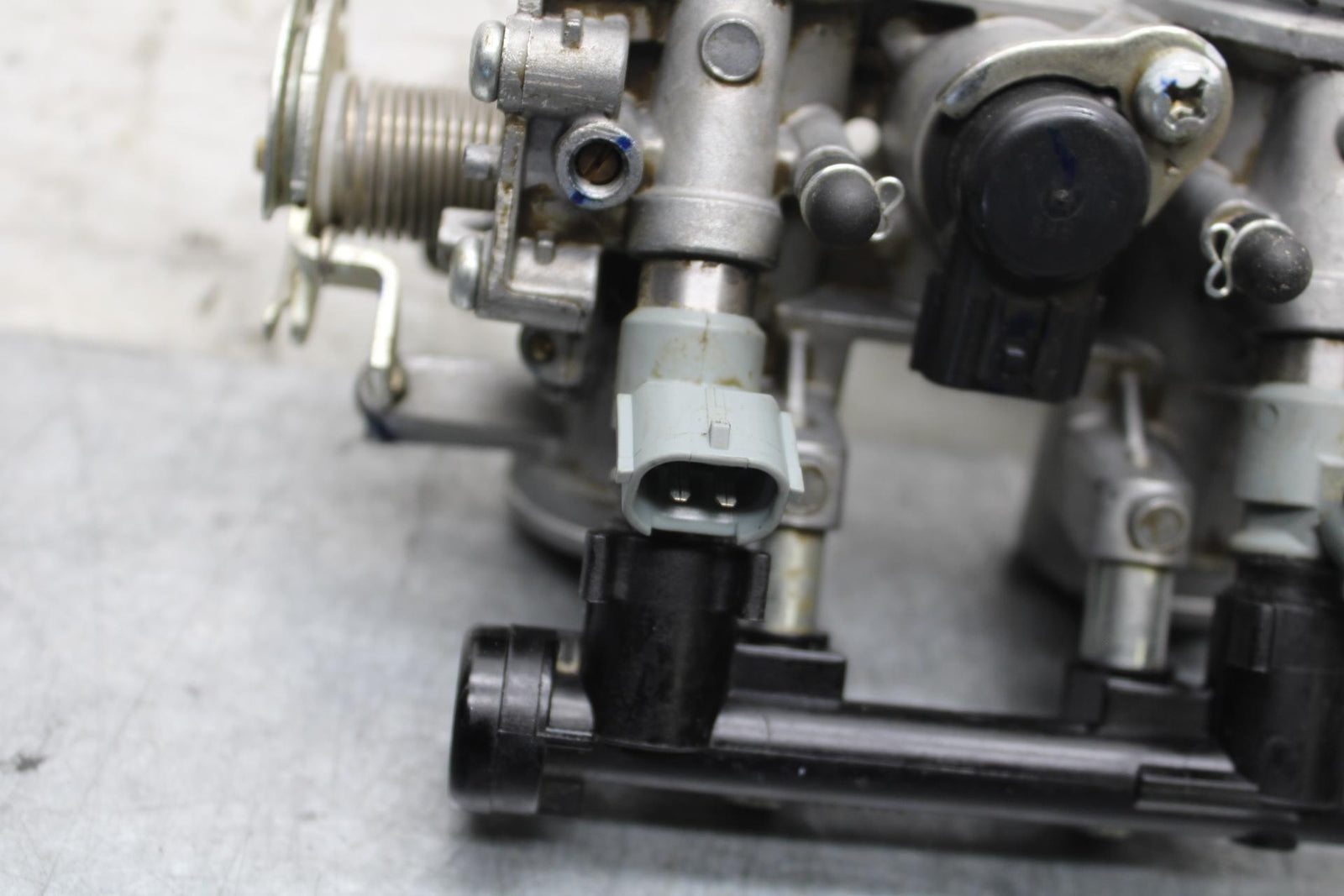19 YAMAHA YZF R3 MAIN FUEL INJECTORS / THROTTLE BODIES BB56